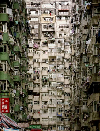 File:Kowloon-walled-city-innards.jpg