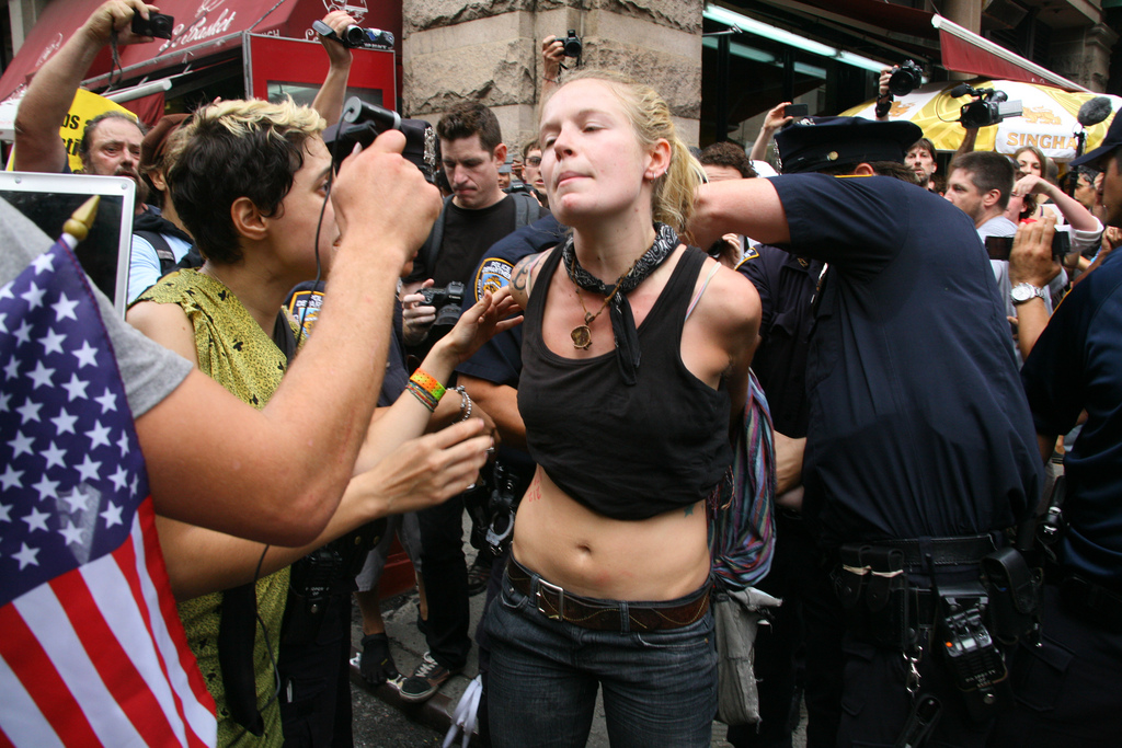 File:Example-of-sousveillance.jpg
